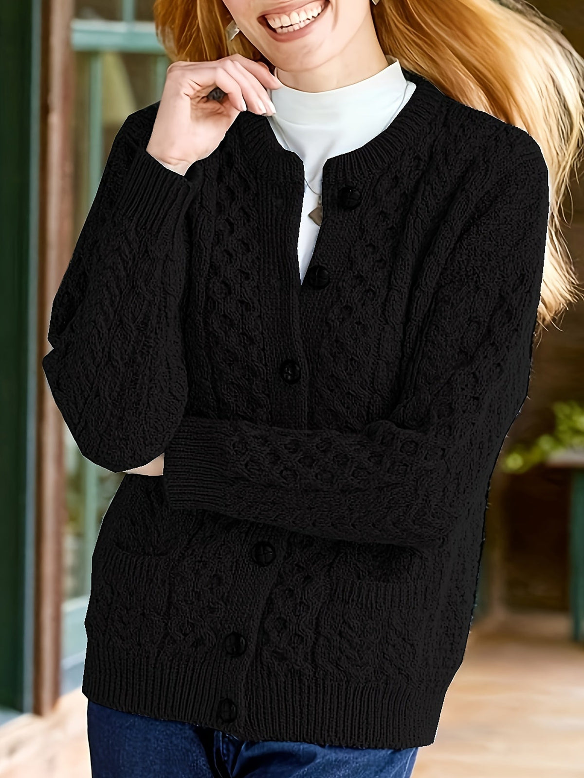 Gładki sweter z zapięciem na guziki i kieszeniami - Olivia-Czarny-S-Trend Polska