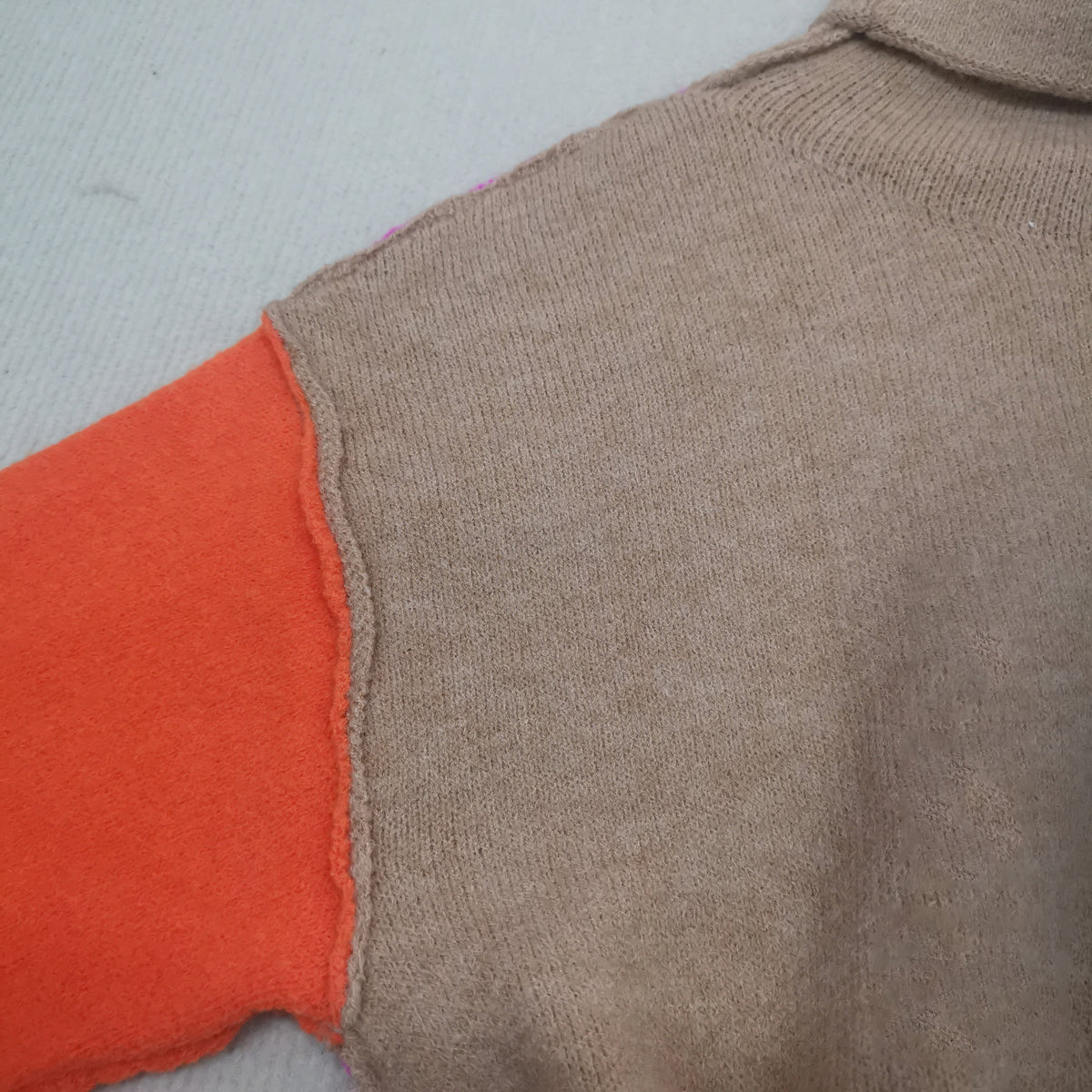 Imponujący sweter kolorblock - AutumnVibe-S (36/38)-Trend Polska