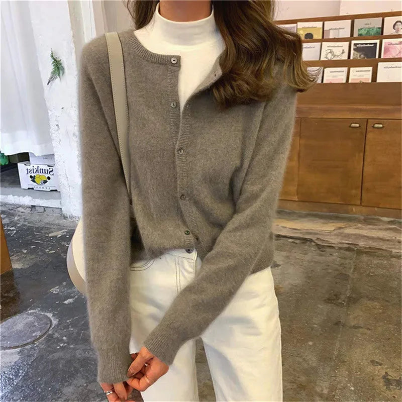 Wygodny sweter z guzikami - Isla-Czarny-Jeden rozmiar-Trend Polska