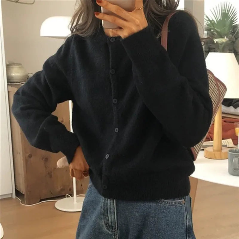 Wygodny sweter z guzikami - Isla-Czarny-Jeden rozmiar-Trend Polska